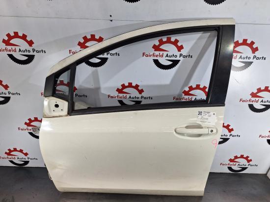 toyota yaris LEFT FRONT DOOR 