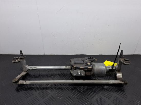 volkswagen Golf A6 May 2012 WIPER MOTOR 