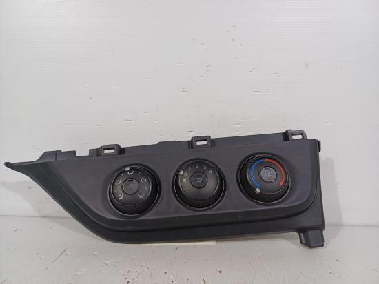 toyota Corolla ZRE172R Dec 2016 HEATER/AC CONTROLS 