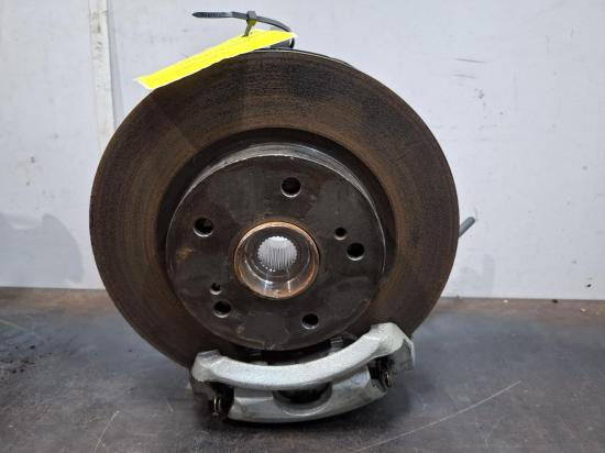 suzuki Vitara LEFT FRONT HUB ASSEMBLY 