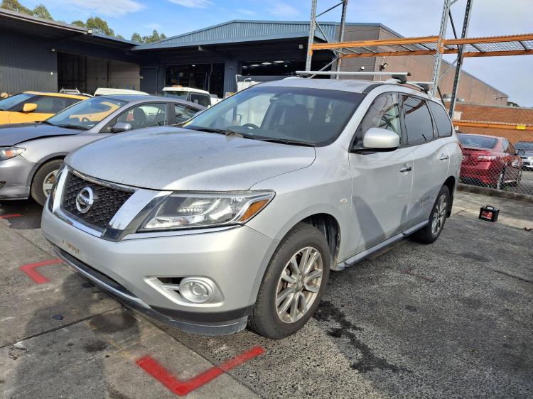 nissan Pathfinder ST FWD Oct 2013 Parts & Wrecking