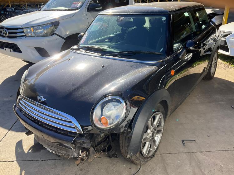 Mini Cooper 2011 image