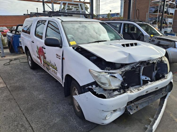 Toyota Hilux 2013 image