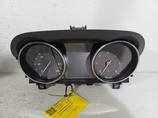land rover Range Rover TD4 150 SE May 2016 Instrument Cluster 