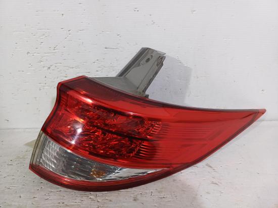 toyota Tarago Nov 2011 RIGHT TAILLIGHT 