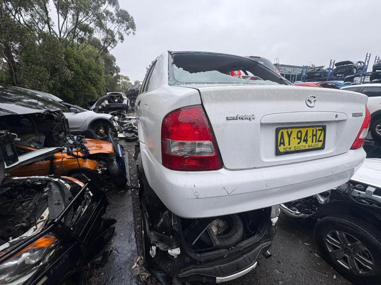 Mazda 323 2002