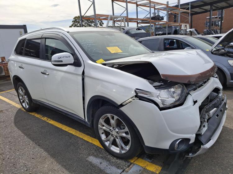 Mitsubishi Outlander 2014