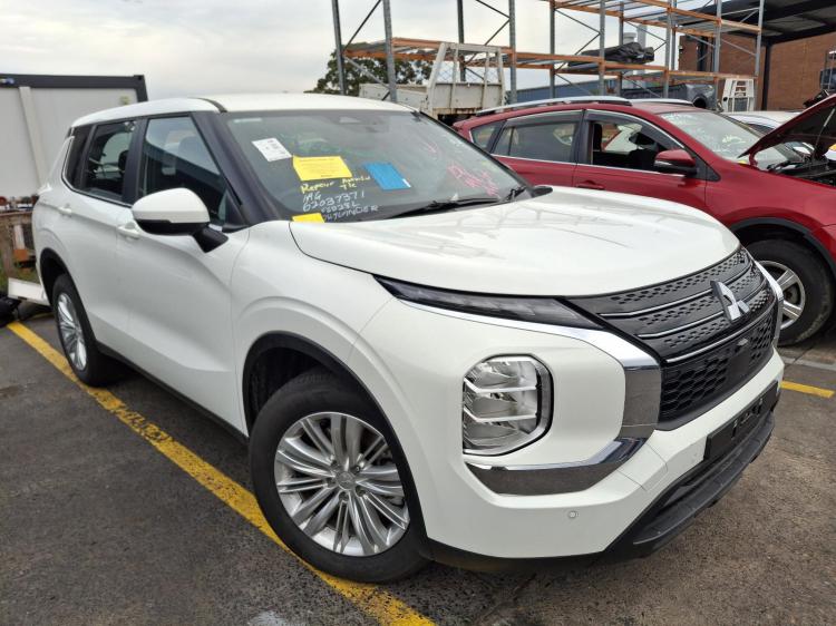 Mitsubishi Outlander 2025