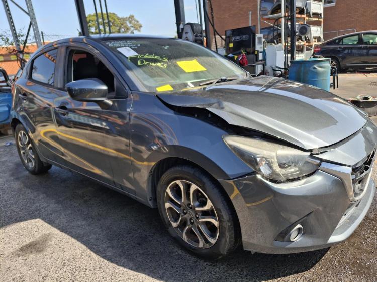 Mazda 2 2016