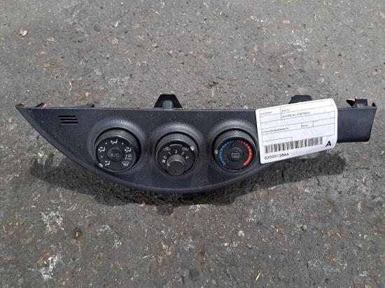 toyota Yaris 2016 HEATER/AC CONTROLS 