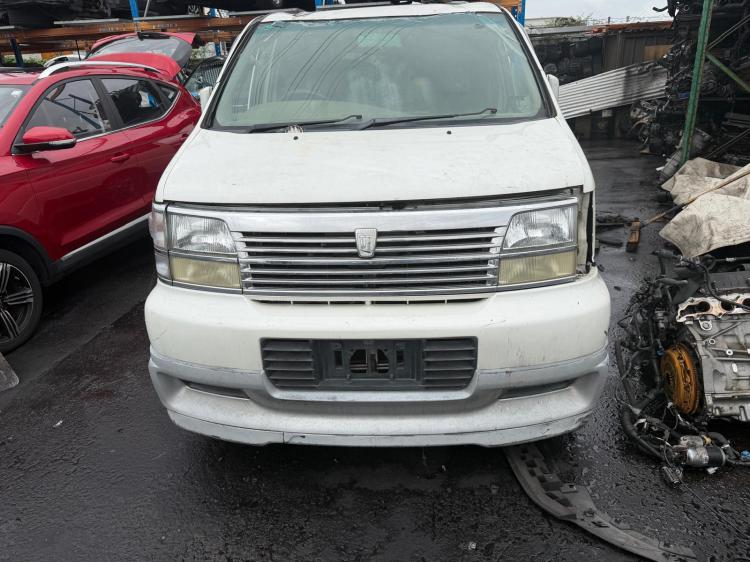 Nissan Elgrand 2000