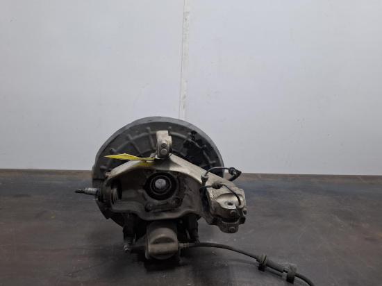 jeep cherokee LEFT FRONT HUB ASSEMBLY 