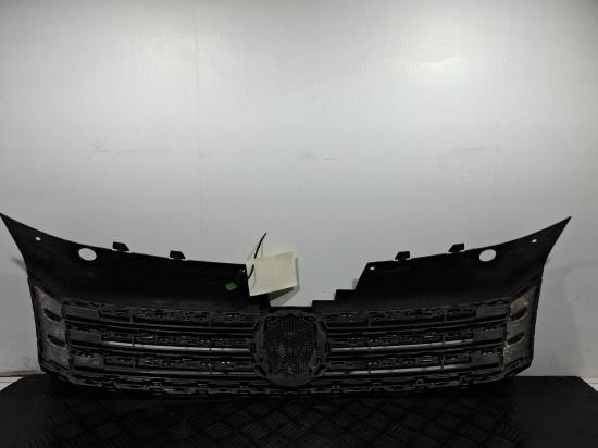 volkswagen Passat 3C Jun 2013 GRILLE 