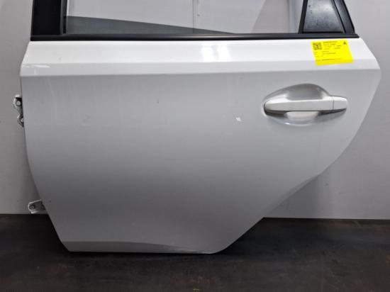 toyota Corolla ZRE182R Aug 2013 LEFT REAR DOOR 