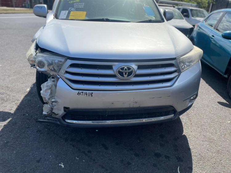 toyota Kluger Nov 2013 Parts & Wrecking