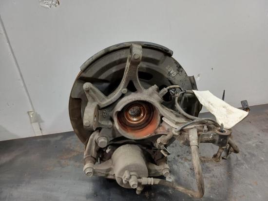 hyundai i30 LEFT FRONT HUB ASSEMBLY 