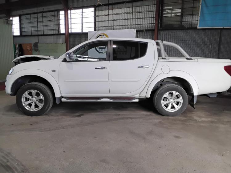 mitsubishi Triton GLX-R Jul 2015 Parts & Wrecking