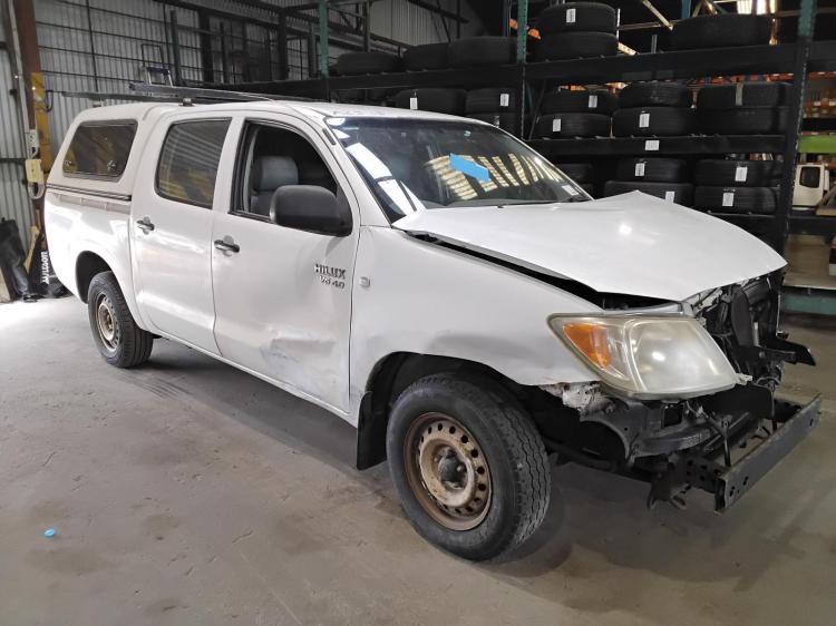 toyota Hilux 4X2 SR Apr 2006 Parts & Wrecking