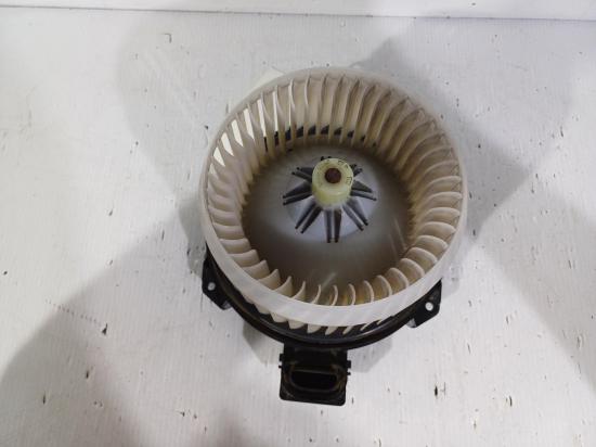 toyota Yaris NCP90R Mar 2006 HEATER FAN MOTOR 