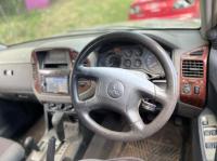 2004 Mitsubishi Pajero image 1