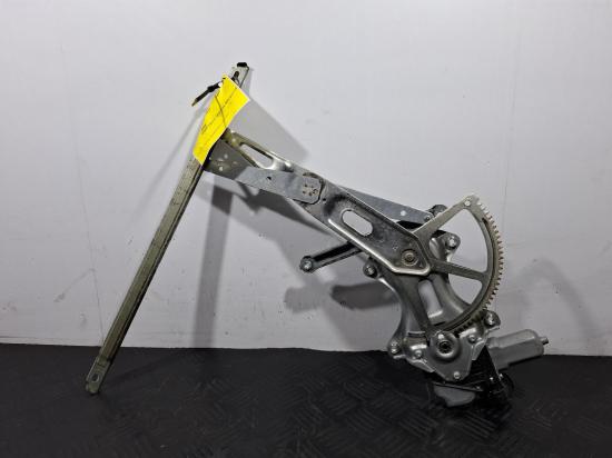 toyota Yaris NCP130R Nov 2012 RIGHT FRONT WINDOW REG/MOTOR 