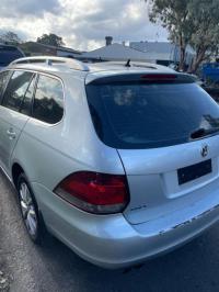 2010 Volkswagen Golf image 1