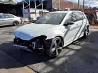 2015 Volkswagen Golf R image 1