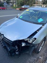 2010 Volkswagen Golf image 1