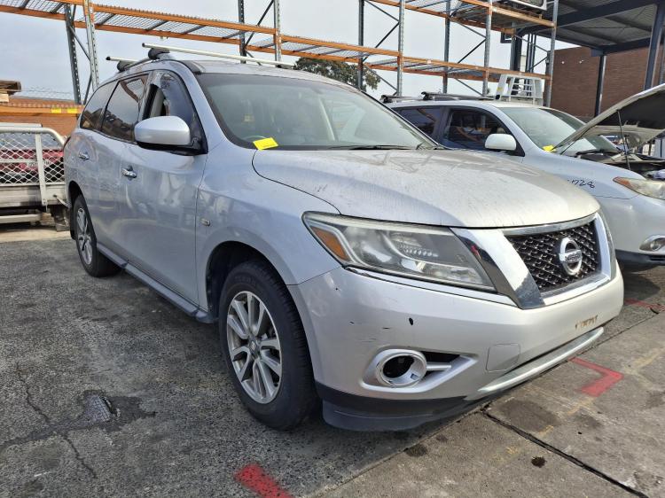 nissan Pathfinder ST FWD Oct 2013 Parts & Wrecking