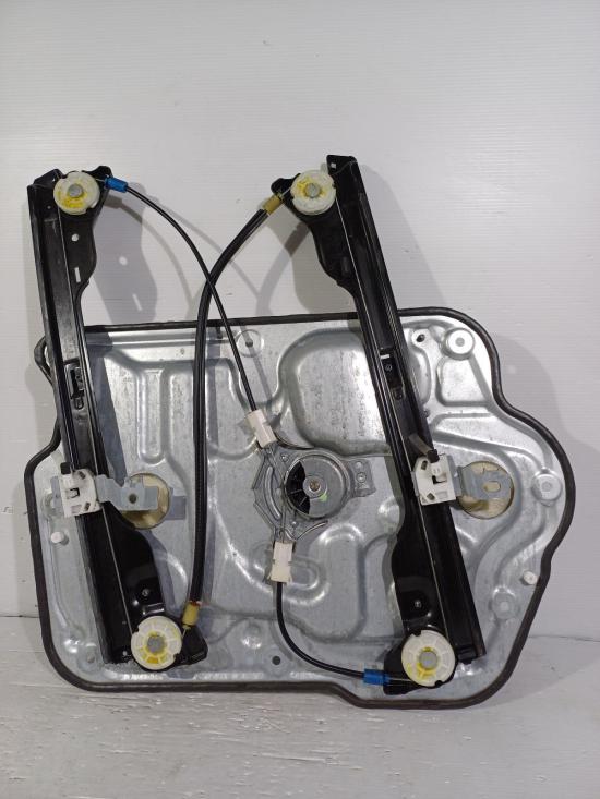 nissan Dualis 2010 RIGHT FRONT WINDOW REG/MOTOR 