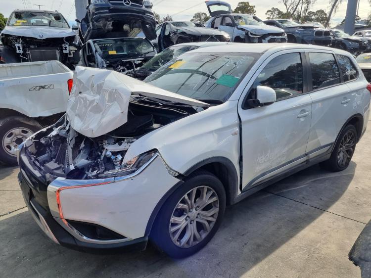mitsubishi Outlander ES 7 SEAT ZL 2020 Parts & Wrecking