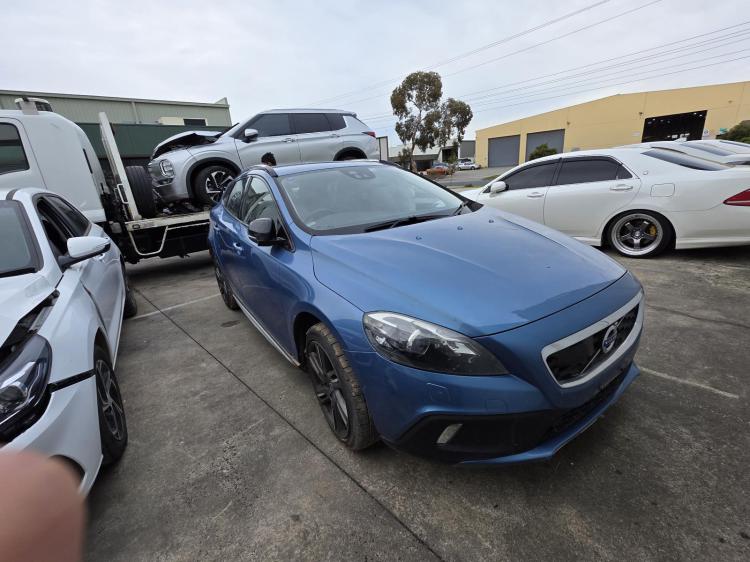 volvo S40 V40 CROSS COUNTRY Oct 2016 Parts & Wrecking