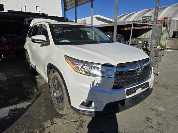 toyota Kluger GSU55R GLX Aug 2016 Parts & Wrecking