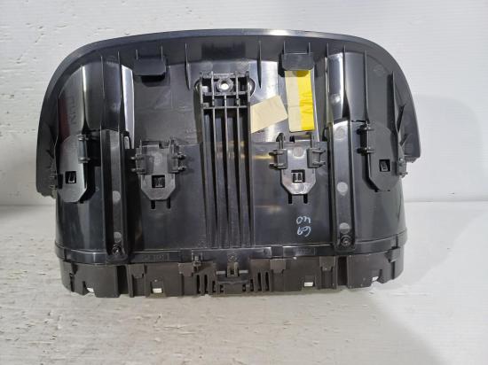 land rover Range Rover TD4 150 SE May 2016 Instrument Cluster 