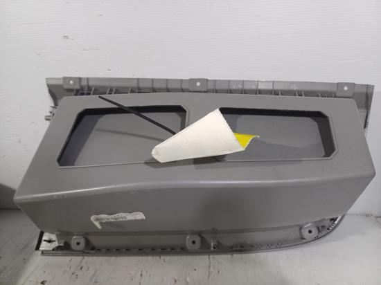 ldv Deliver 9 MWB MID ROOF Aug 2021 GLOVE BOX 