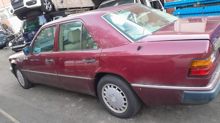 mercedes benz 300e 1990 Parts & Wrecking