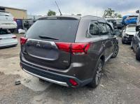 2015 Mitsubishi Outlander image 1