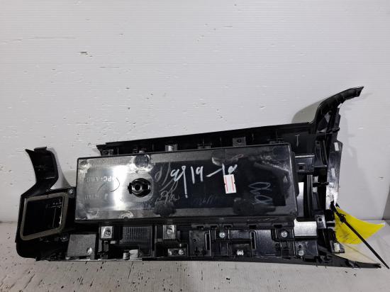 isuzu Mu X Mar 2024 GLOVE BOX 