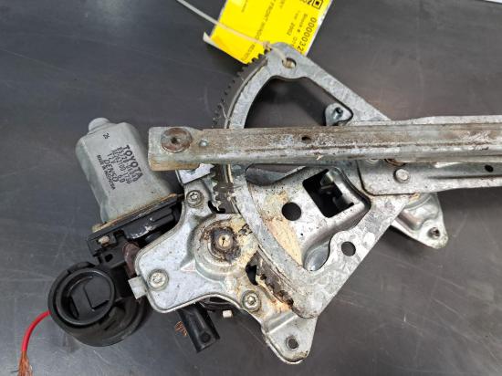 toyota Camry 2002 RIGHT FRONT WINDOW REG/MOTOR 