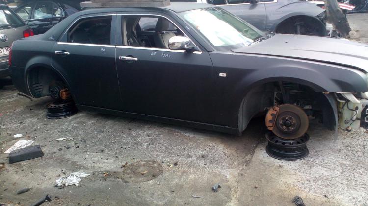 chrysler 300c RT Jan 2006 Parts & Wrecking