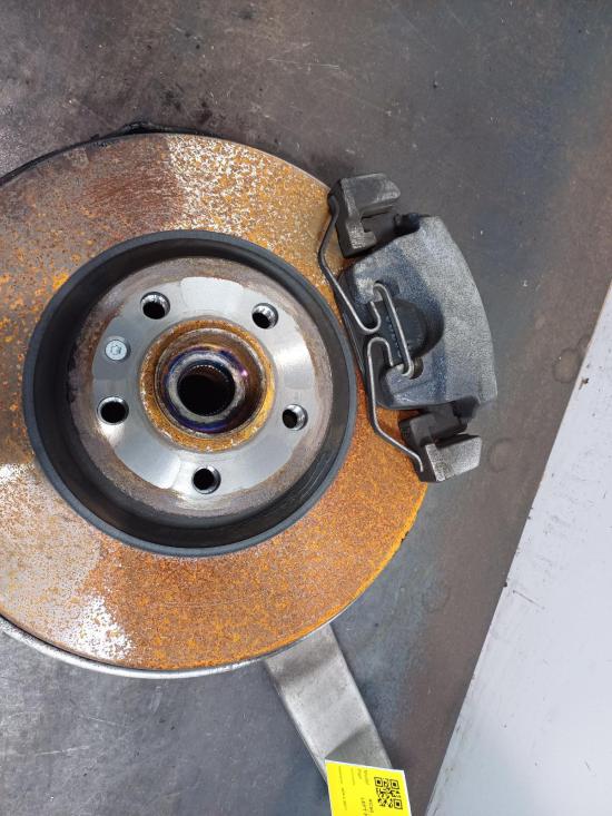 volvo Xc60 May 2022 LEFT FRONT HUB ASSEMBLY