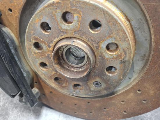 volkswagen Golf R Sep 2015 LEFT FRONT HUB ASSEMBLY 