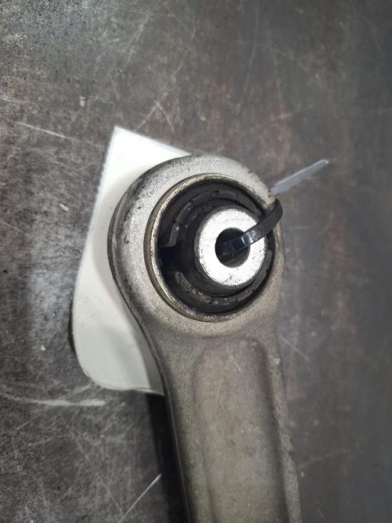 audi A4 2.0 TFSI CUATTRO Dec 2018 RIGHT FRONT LOWER CONTROL ARM 