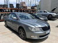 2010 Skoda Superb image 1