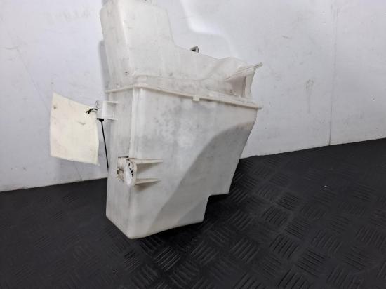 hyundai Tucson TL Apr 2019 WASHER BOTTLE 