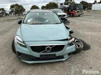 2017 Volvo V40 Cross Country image 1