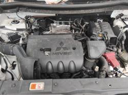 2013 Mitsubishi Outlander image 1