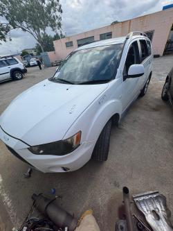 2011 Mitsubishi Outlander ZH image 1