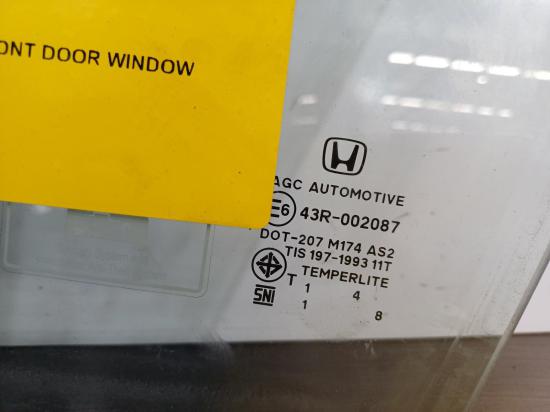 honda Hrv 2015 LEFT FRONT DOOR WINDOW 