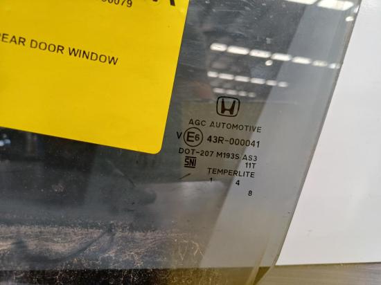 honda Hrv 2015 LEFT REAR DOOR WINDOW 